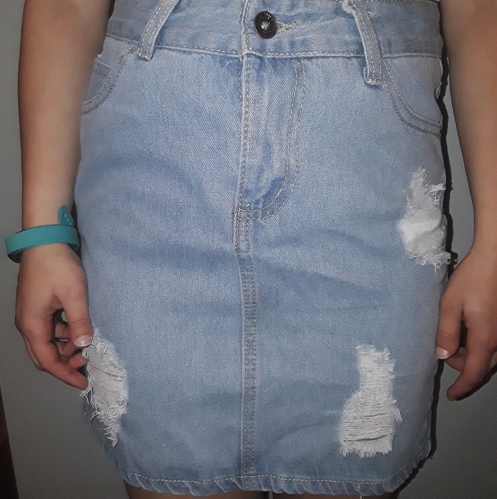 Light Wash Distressed Denim Skirr